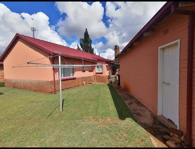 3 BEDROOM FREESTANDING FOR SALE IN STILFONTEIN EXT 4